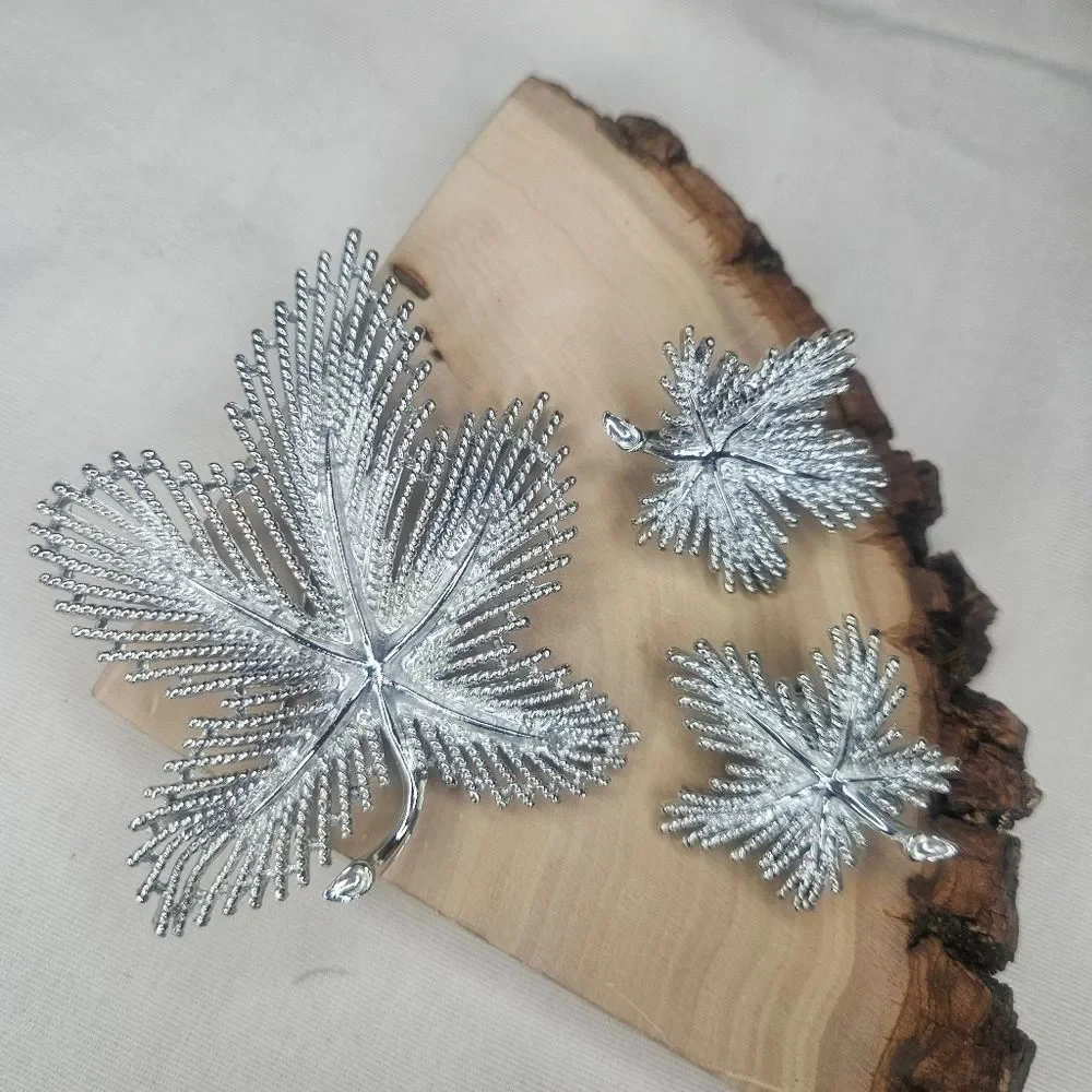 Sarah Coventry Maple Leaf Silver Tone Openwork Statement Brooch And Earrings Set